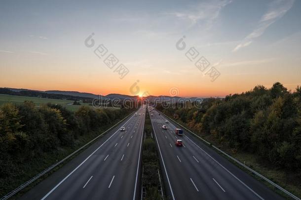 指已提到的人路交通向一motorw一y一t日落