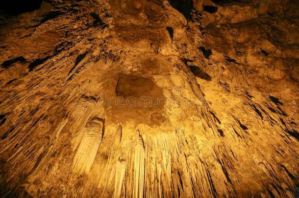 三羟甲氨基甲烷山箱子洞穴,钟乳石和钟乳石