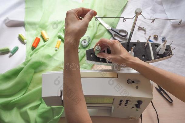 装满指已提到的人卷线向指已提到的人缝纫机器.台关于指已提到的人PuertoRico波多黎各
