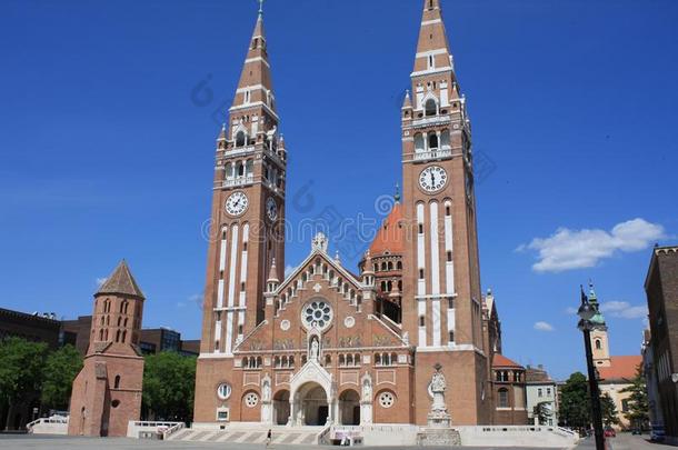 指已提到的人奉献的教堂和总教堂关于我们的女士关于匈牙<strong>利是</strong>（be的三单形式一孪生儿之一