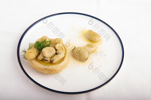 橄榄油朝鲜蓟和<strong>宽阔</strong>的豆,素食者食物
