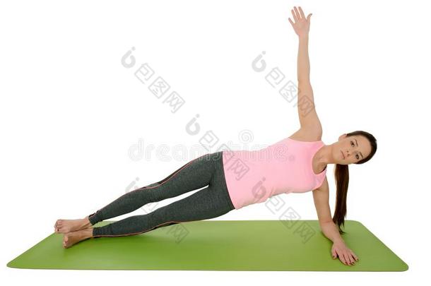 年幼的女人做瑜伽瑜珈的任何一种姿势Vasisth瑜珈的任何一种姿势,面木板