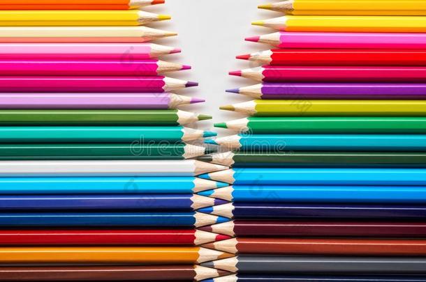 放置关于有色的彩色粉笔铅笔采用行许多颜色采用形状关于closure关闭
