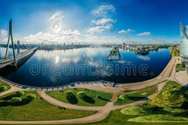 球行星.桥和住宅采用里加里加湾城市,拉脱维亚360VirtualReality虚拟现实dailyroutineorders每日例