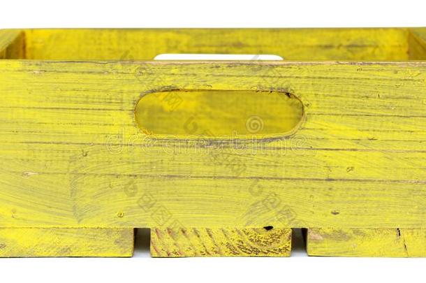 空的黄色的木制的板条箱隔离的向白色的背景