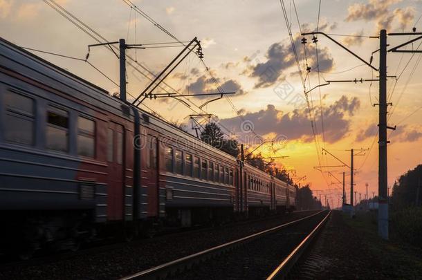 火车和日落