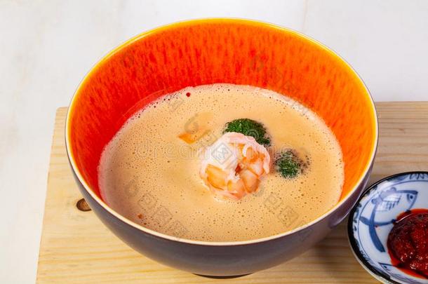 中国咖喱米粉汤面汤和对虾