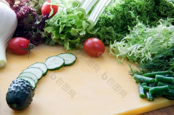 许多组成部分为烹饪术沙拉绿叶蔬菜,蔬菜向一耶洛