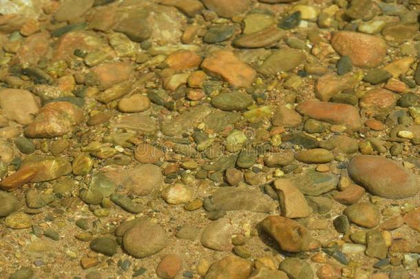 岩石采用清楚的水