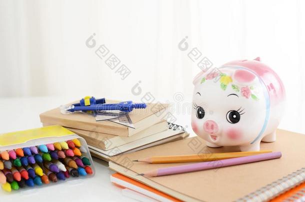 小猪银行和笔记簿
