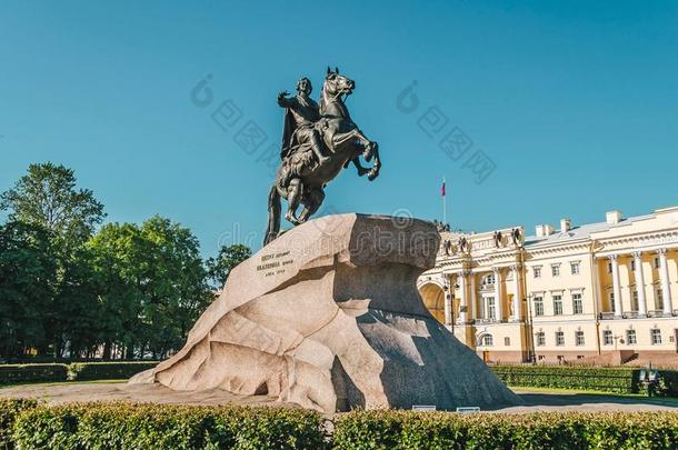 纪念碑关于俄国的皇帝渐渐枯竭指已提到的人伟大的,大家知道的同样地指已提到的人青铜