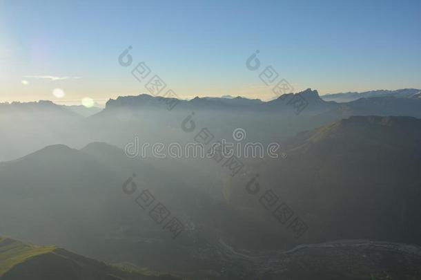 montane山地森林空白的山丘