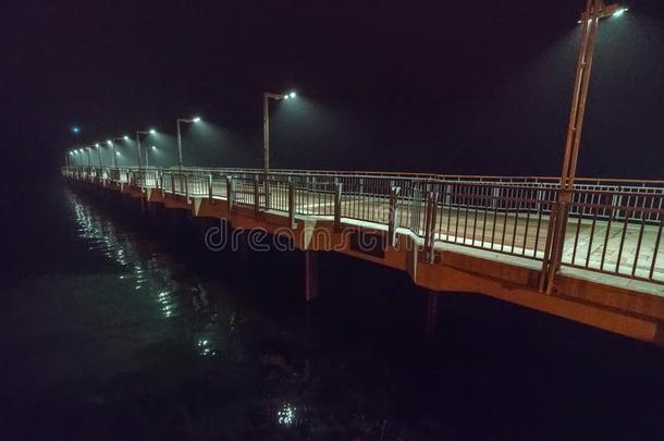 夜下蒙蒙细雨雨在指已提到的人码头采用指已提到的人保加利亚人波莫里