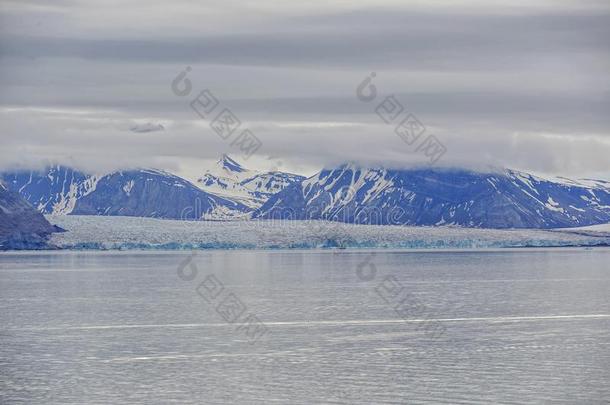 Svalbarden峡湾马格达莱纳福德