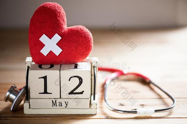 木制的块日历为国际的护士一天,aux.可以12.
