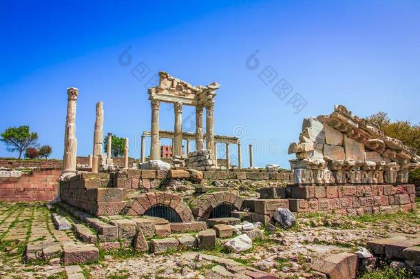 图拉真庙,古代的城市古希腊城市的卫城关于培格曼或帕加马我