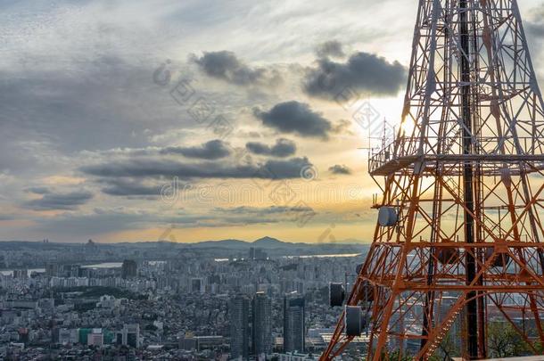 首尔城市地平线在日落