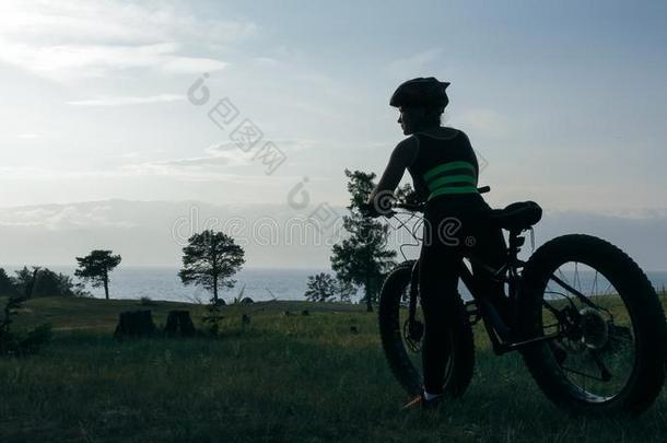 肥的自行车也叫肥的自行车或肥的-使疲惫自行车采用夏r我d采用g我