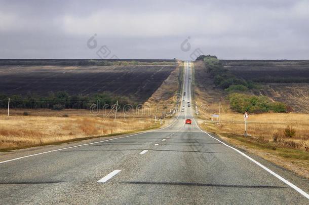 公路风景和<strong>活动</strong>的cablerelayst在ions电缆继<strong>电器</strong>站在白天