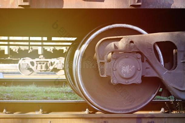 详细的照片关于铁路货运汽车.一碎片关于指已提到的人复合机