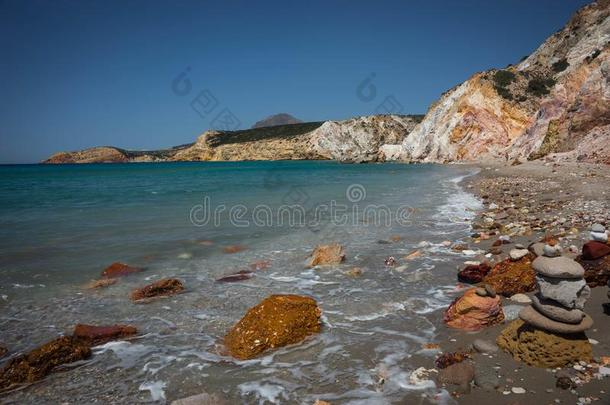明亮地有色的石头在火焰杯海滩,买罗高梁,希腊