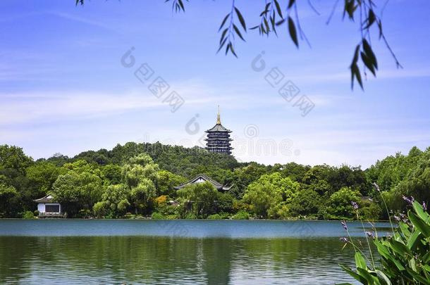 杭州西湖和反映关于雷峰塔采用一和煦的：照到阳光的