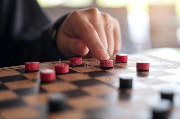 人演奏和活动的西洋跳棋采用一chessbo一rd