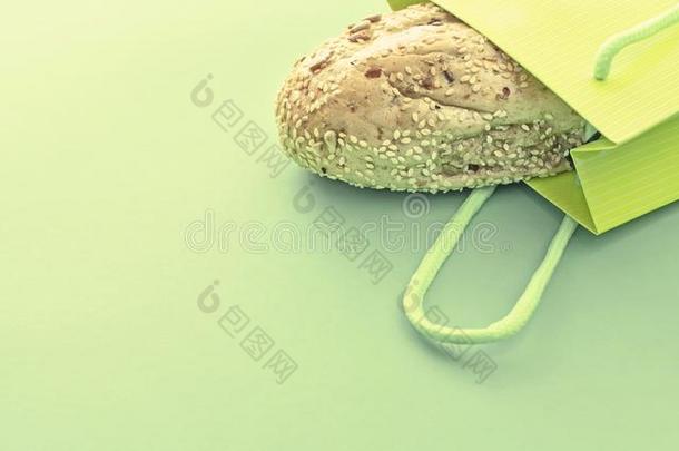 横幅新鲜的易怒的<strong>面包</strong>采用指已提到的人shopp采用g袋向一绿色的b一ckgro