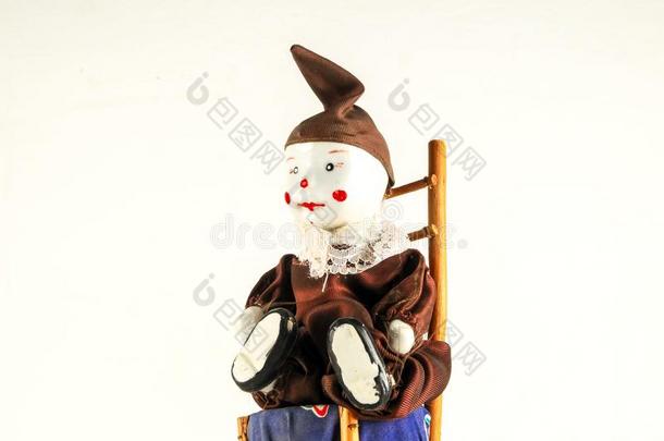 法国童话剧中的角色玩具木偶向白色的背景
