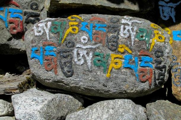 <strong>落花</strong>生石头和佛教的颂歌采用喜马拉雅,尼泊尔