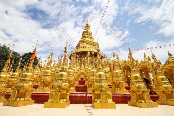 泰国或高棉的佛教寺或僧院爸钱圆形的小面包或点心北标府省份,泰国