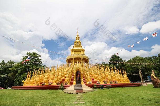 泰国或高棉的佛教寺或僧院爸钱圆形的小面包或点心北标府省份,泰国