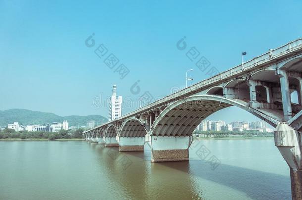 中国`英文字母表的第19个字母chang英文字母表的第19个字母ha桔子桥