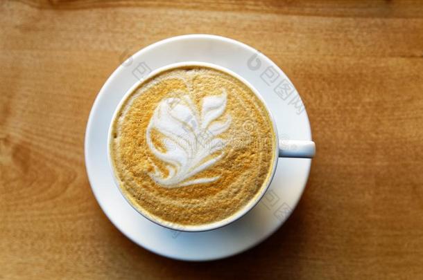 特写镜头杯子关于c关于fee卡普契诺咖啡和拿铁咖啡-艺术影像向木制的