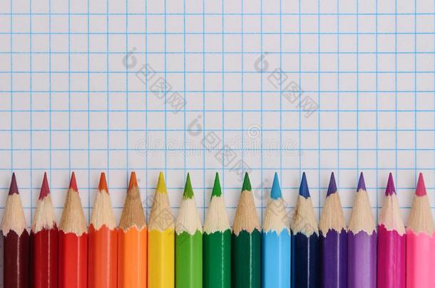 顶看法关于有色的铅笔向指已提到的人便条簿