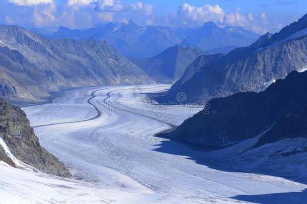 指已提到的人奥莱奇-冰河采用瑞士