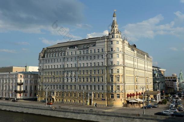 旅馆`巴茨丘格凯宾斯基`向鲁什斯卡娅路堤采用莫斯科.