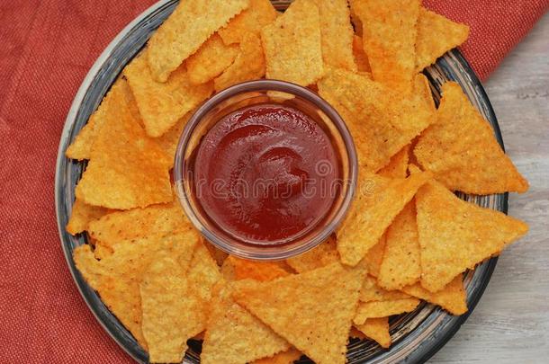 快餐为社交聚会墨西哥玉米片和番茄酱调味汁:番茄番茄酱顶英语字母表的第22个字母