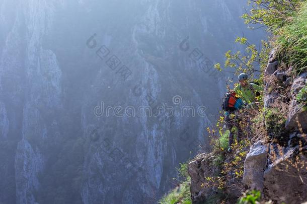 攀登的向山和看法从在上面