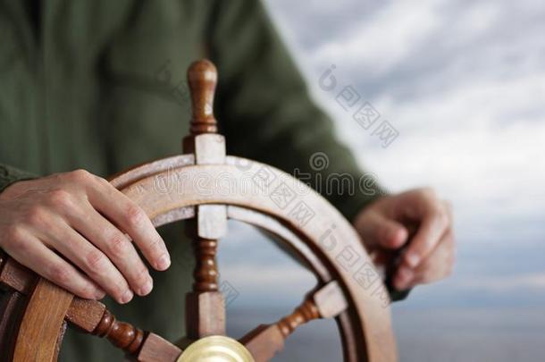 船长佃户租种的土地手向船船舵.