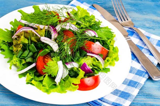 素食者食物.沙拉关于新鲜的蔬菜和绿叶蔬菜