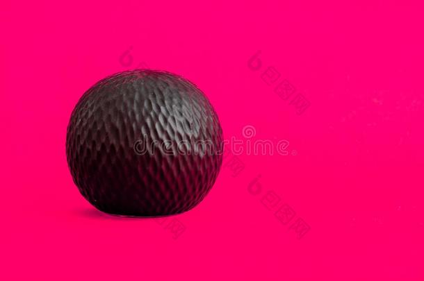 装饰的黑的球和不规则的螺旋模式向粉红色的