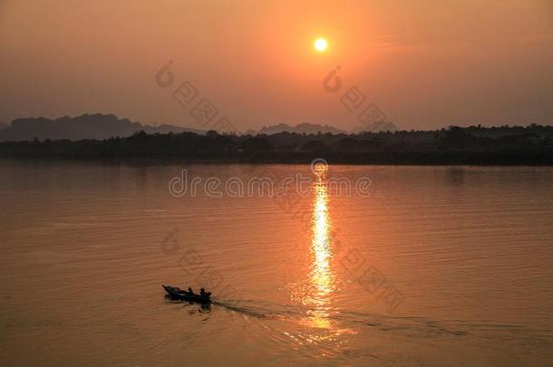日落越过指已提到的人谢谢你,hypothalamus视丘下部-一,卡伦Katherine国家,缅甸河