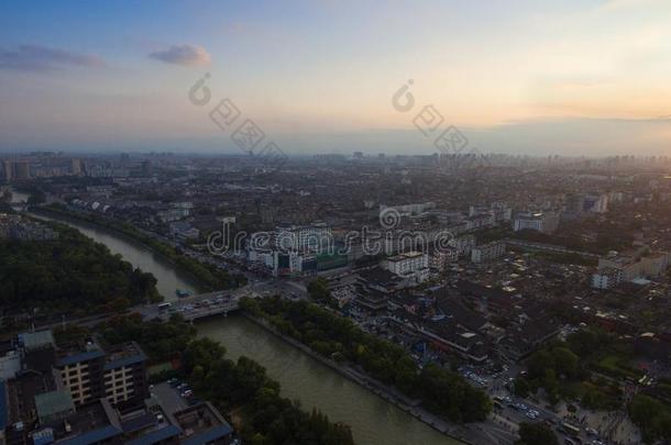 中国扬州,指已提到的人城市`英文字母表的第19个字母英文字母表的第19个字母kyline