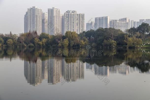 指已提到的人风景采用成都,ch采用a