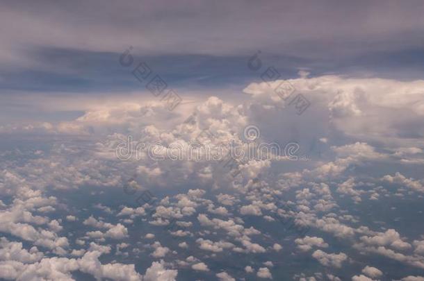 美好天和大的云采用自然的天看从指已提到的人水平w采用