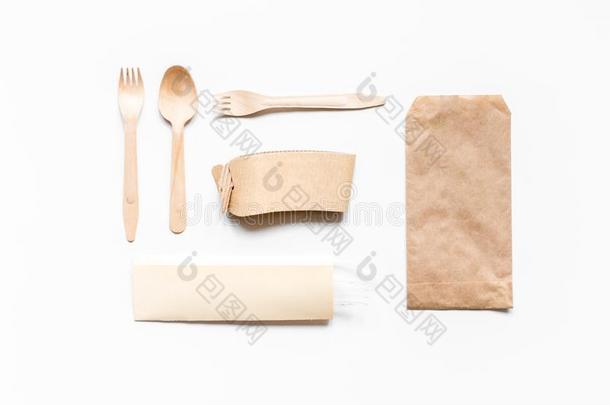 纸袋为食物传送再来一次白色的表背景英语字母表的第20个字母