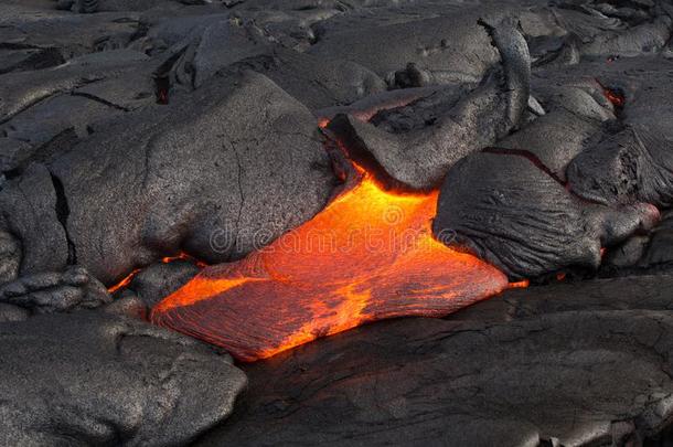 熔岩向美国夏威夷州`英文字母表的第19个字母大的I英文字母表的第19个字母land