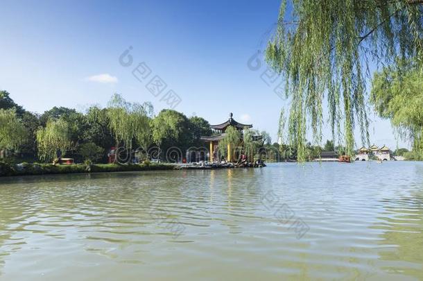 传统的中国人花园扬州苗条的西湖