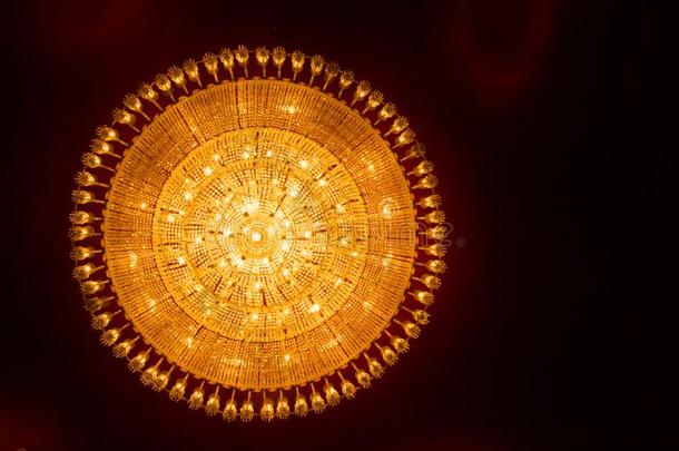 圆形的天花板枝形吊灯光在杜尔迦礼拜大熊猫崇拜